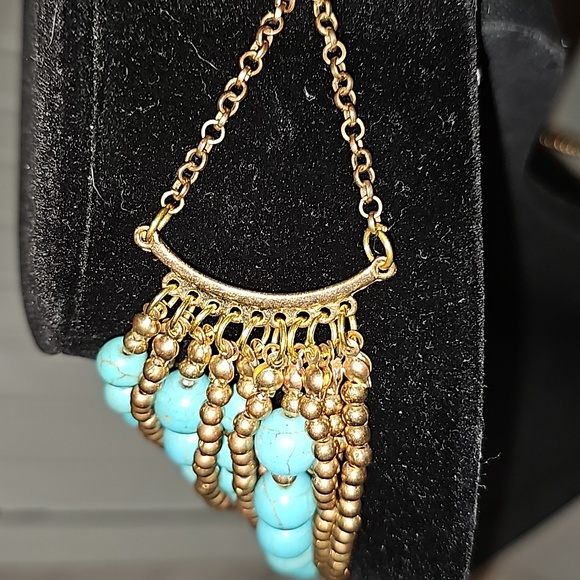 Faux turquoise and gold tone necklace - Picture 3 of 5